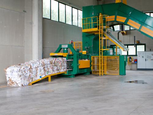 Macchina compattatrice plastica